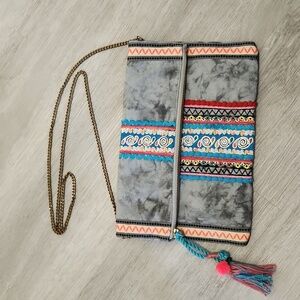 NWOT ECOTE URBAN OUTFITTERS TEA STAINED EMBROIDERED CROSS BODY